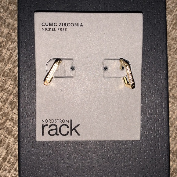 Earrings by Nordstrom Rack - Picture 2 of 7